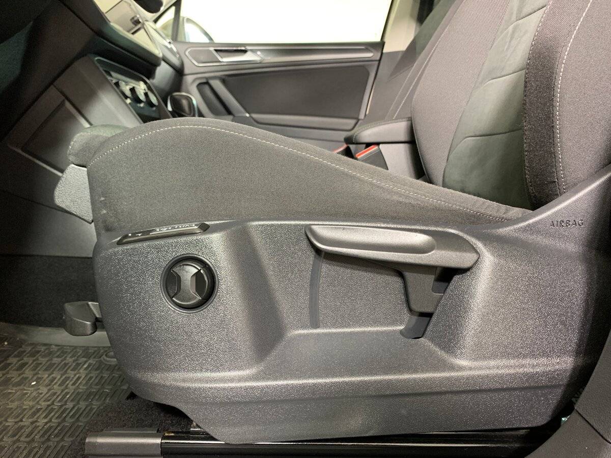 Купить Volkswagen Tiguan с пробегом. Фото: #15