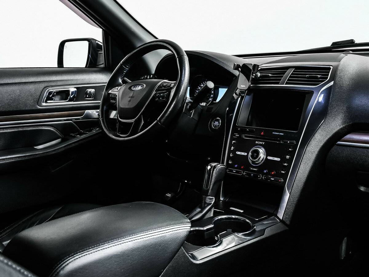 Купить Ford Explorer с пробегом. Фото: #8