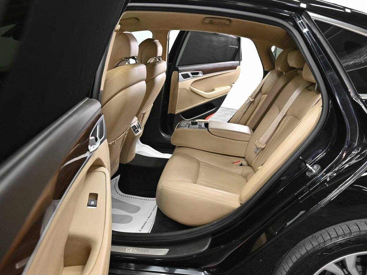 Купить Hyundai Genesis с пробегом. Фото: #16