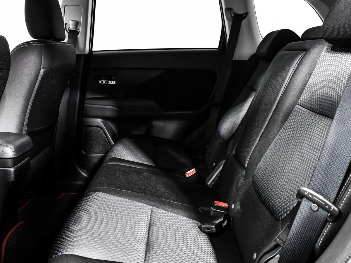 Купить Mitsubishi Outlander с пробегом. Фото: #9
