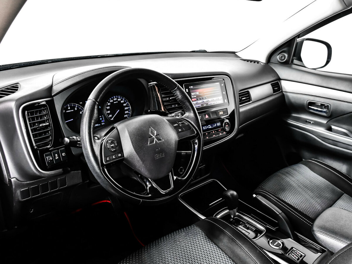 Купить Mitsubishi Outlander с пробегом. Фото: #10