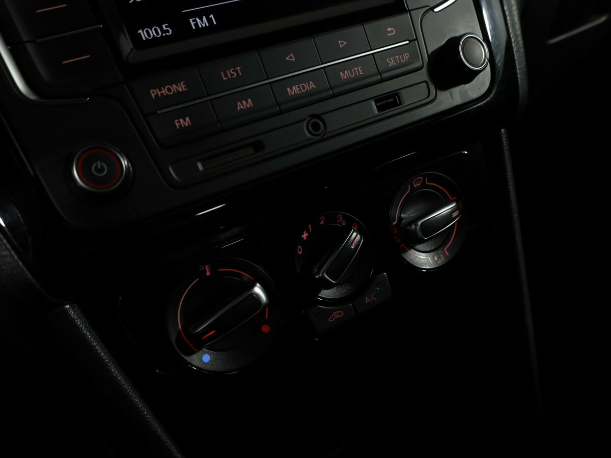 Купить Volkswagen Polo с пробегом. Фото: #14