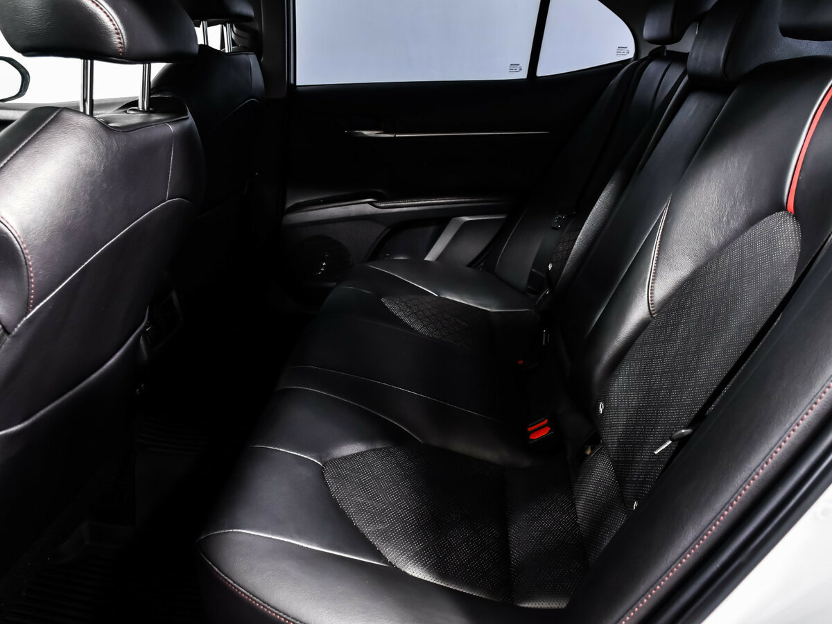 Купить Toyota Camry с пробегом. Фото: #9