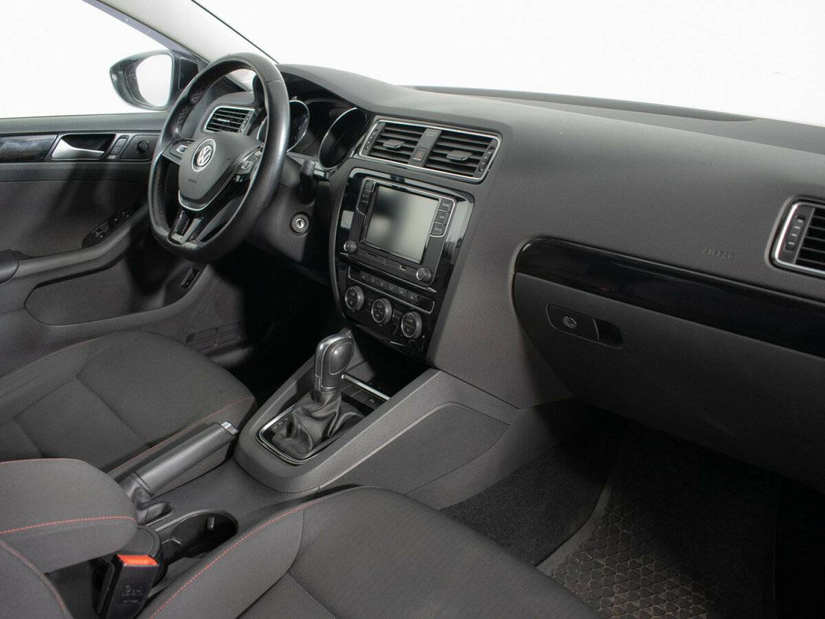 Купить Volkswagen Jetta с пробегом. Фото: #8