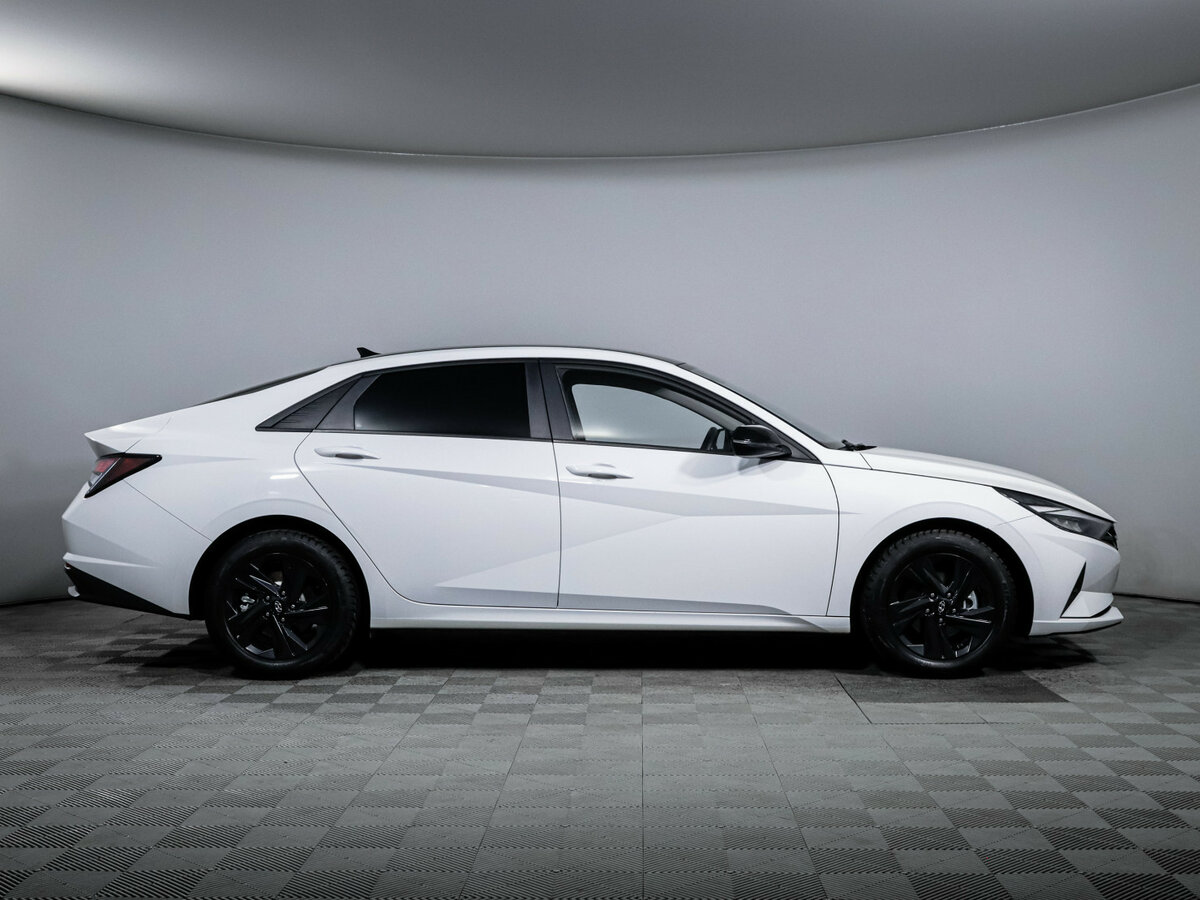 Купить Hyundai Elantra с пробегом. Фото: #3