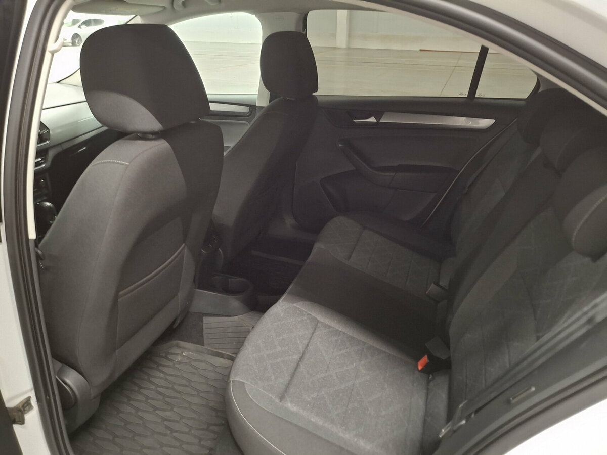 Купить Volkswagen Polo с пробегом. Фото: #11