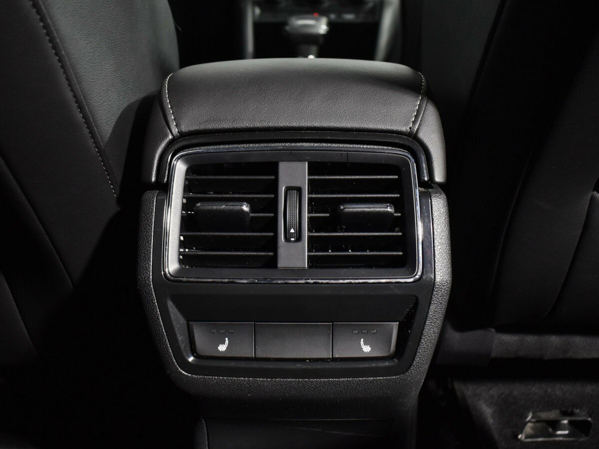 Купить Skoda Karoq с пробегом. Фото: #17